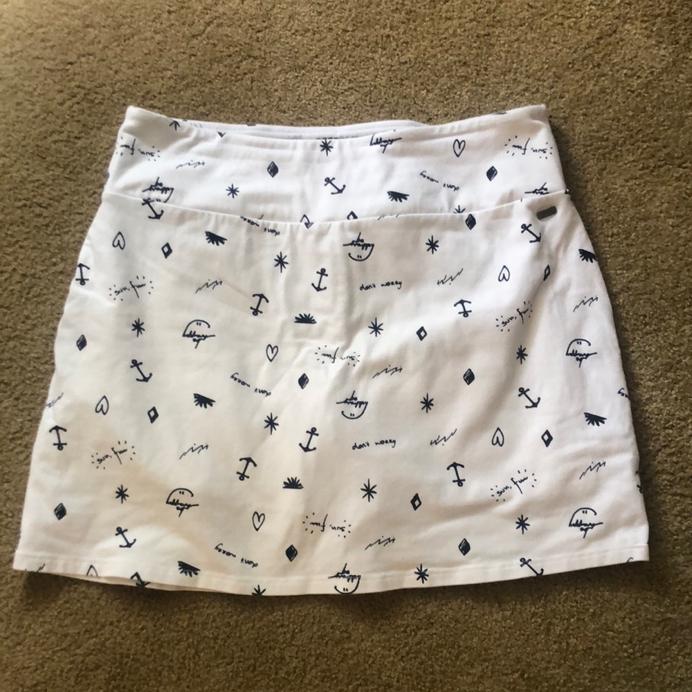 TEEZ HER SKORT